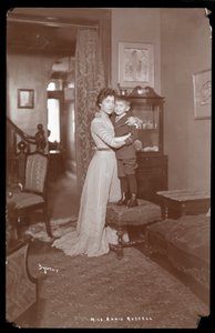 アニーラッセル、1900年頃